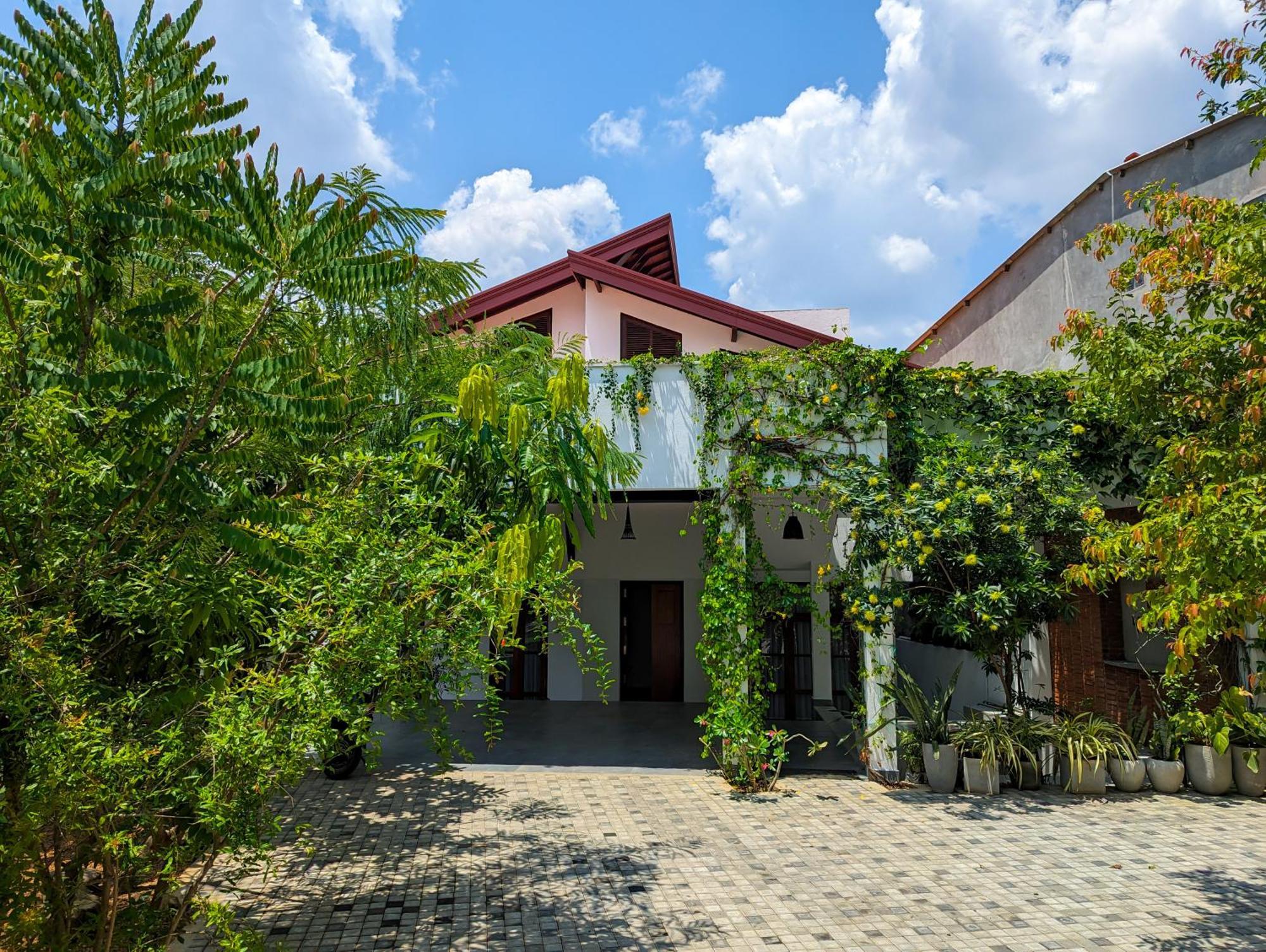 Livin Lush Luxury Retreat Ξενοδοχείο Anuradhapura Εξωτερικό φωτογραφία